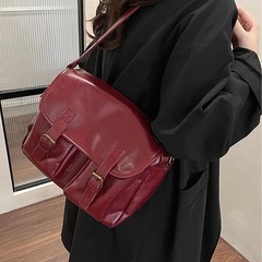 スクエアショルダーバッグの画像