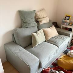 IKEA KIVIK 2人掛けソファ＋クッション4個の画像
