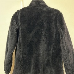 ユニクロ リバーシブル ファーフリース アウターの画像