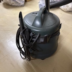 103)【無料　業務用掃除機】の画像