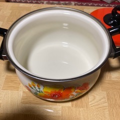 【決まりました】未使用のレトロなホーロー製の両手鍋の画像
