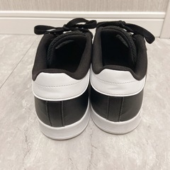 adidas スニーカー　23.5cmの画像