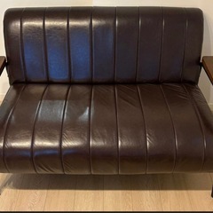 ダークブラウン2人がけソファーの画像