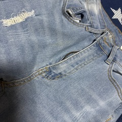 ダメージジーンズの画像