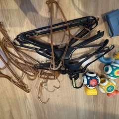 おもちゃ、ハンガー、ジャンク品一色の画像