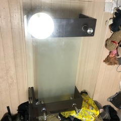 ガラスのローテーブルの画像