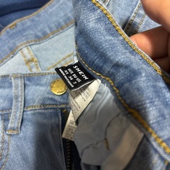 ダメージジーンズの画像