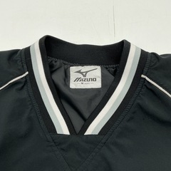 ミズノ　上着　メンズ　ウインドブレーカー　Vネック　Mサイズの画像