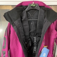 新品 TOBE ワンピース monosuit 中綿あり Sサイズ だけど大きめ スノーモービル スノーバイクの画像