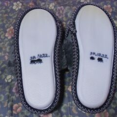 ●無料● グレー トナカイ柄 冬向き スリッパ （底部にマジック文字あり）大人用 差し上げます。の画像