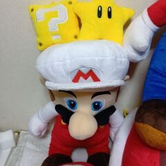 スーパーマリオブラザーズ　特大マリオ赤白ぬいぐるみ＆こうら＆きのこぬいぐるみ＆星.？マークミニポーチの画像