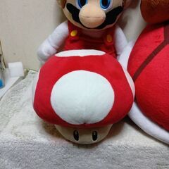 スーパーマリオブラザーズ　特大マリオ赤白ぬいぐるみ＆こうら＆きのこぬいぐるみ＆星.？マークミニポーチの画像