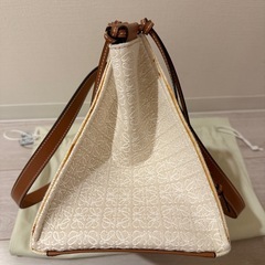 LOEWE  キャンバストート 　の画像