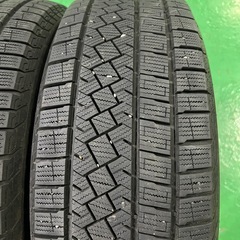 極上品 225/65R17 2022年製造 9分山以上 ピレリ  ICE ZERO 4本の画像