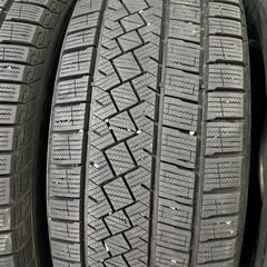 極上品 225/65R17 2022年製造 9分山以上 ピレリ  ICE ZERO 4本の画像