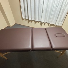 折りたたみリクライニングベッド（施術用・
木製・有孔）の画像