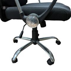 オフィスチェア メッシュバック ハイバックタイプ（肘掛け付き）の画像