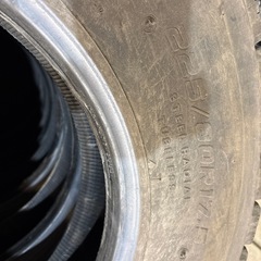 トラック用スタッドレス バリ溝！ 225/80R17.5 123/122L  ダンロップ SP002の画像