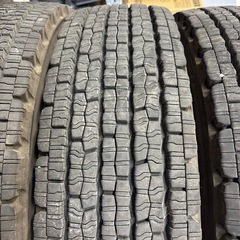 トラック用スタッドレス バリ溝！ 225/80R17.5 123/122L  ダンロップ SP002の画像