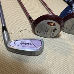 ゴルフバックとクラブの画像