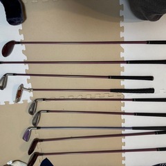 ゴルフバックとクラブの画像