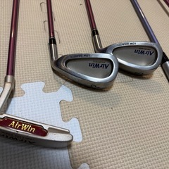 ゴルフバックとクラブの画像