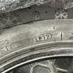 スパイクタイヤ 215/60R16　12年製　WINGUARD231 2本バラの画像