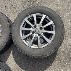 4穴ホイールセット 4本 4x100スタッドレスタイ ヤ付きの画像