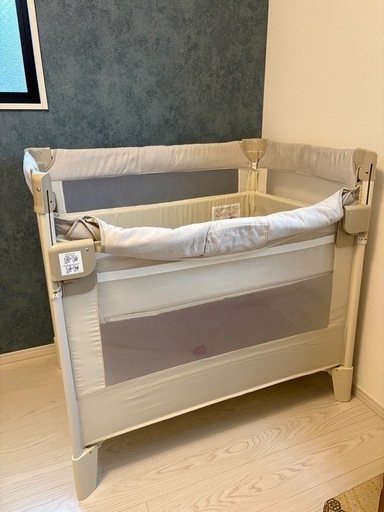 【極美品+布団＆シーツ】ApricaココネルエアープラスAB ベビーベッド  洗濯 丸洗い可能 収納バッグ付き　＋布団とシーツ