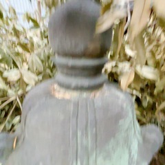 古民家の入り口の灯籠【石灯篭・時代石灯篭・庭石】オブジェ箱庭苔玉造園飾り石石造りの画像