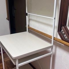 パソコンデスクの画像