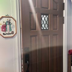 【鍵付き、木造レトロで可愛いドア】の画像