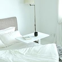 昇降式サイドテーブル 幅70cm／高さ60〜95cm／ガス圧式／ベッド・PC・在宅勤務向け の画像