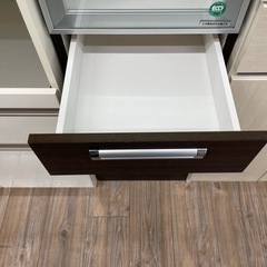 隙間食器棚の画像