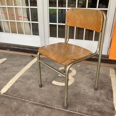 学校用椅子の画像