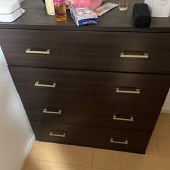 2ドア冷蔵庫、縦型洗濯機、タンス×2の画像