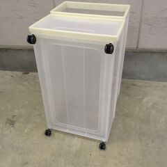 J7P2413 衣装 ケース 2個キャスター付 収納ボックス プラスチック プラ インテリア 家具 ホワイト系 押入れ 引出し クローゼット タンス 現状の画像