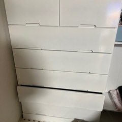 2ドア冷蔵庫、縦型洗濯機、タンス×2の画像