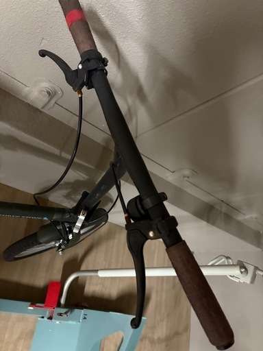 オリーブグリーンの折りたたみ自転車