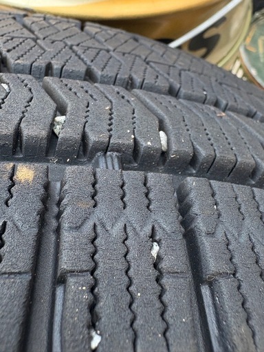 215/55r17 バリ山　スタッドレス　4本セット　タイヤブリヂストン　VRX2