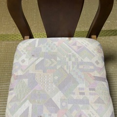 ドレッサーの椅子の画像