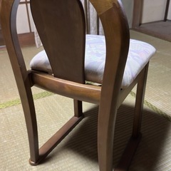 ドレッサーの椅子の画像