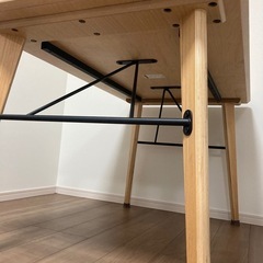 ダイニングテーブルの画像