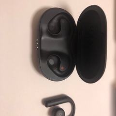 【美品】Anker Soundcore AeroFit 右イヤホン、充電ケース、等の画像