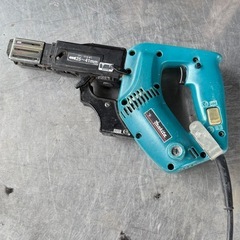 マキタ makita オートパックスクリュードライバ モデル6833 電気 電動 工具 大工道具 DIY ドライバーの画像