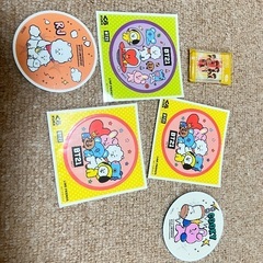 BTSコラボチャーム（缶バッジ・キーホルダー他）の画像