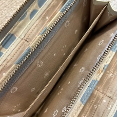 Luria 4℃ ドット柄 長財布 ネイビーの画像