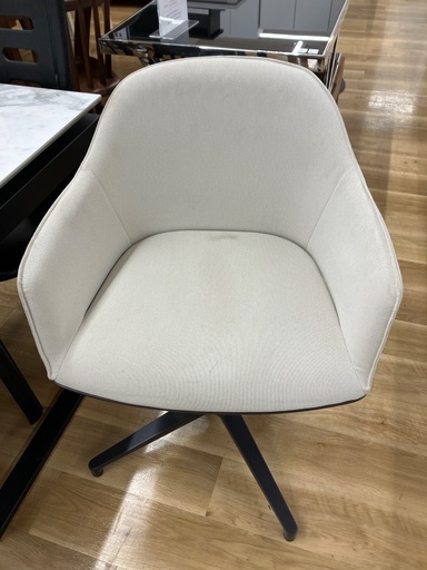 【軽トラ90分貸し出しサービス】Vitra　ソフトシェルチェア