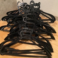 スーツ用ハンガー多数の画像