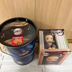 鬼滅の刃お菓子とフィギュアのセットの画像